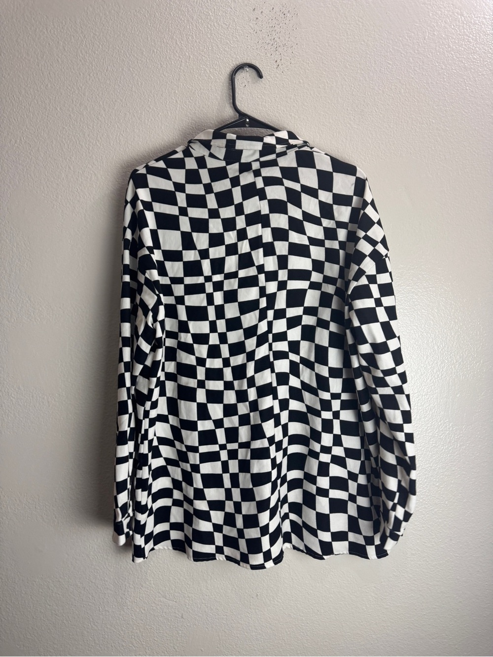 HYFVE Checkered Button Up Shirt Size Medium - Picture 6 of 9